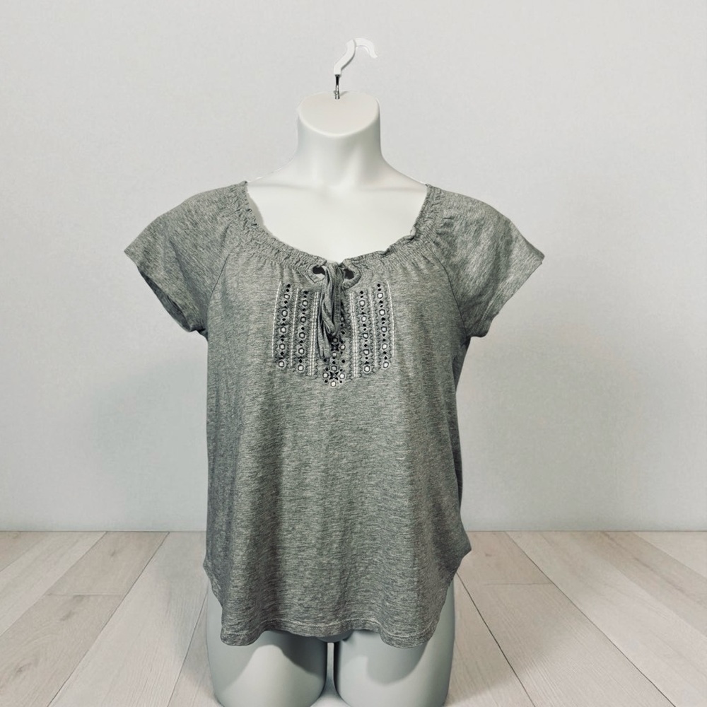 N.W.D, Women’s Gray Short Sleeve Top With Embroidered Details, Medium